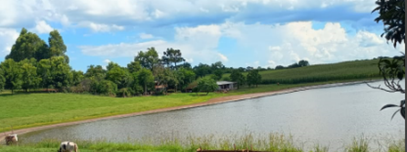 água